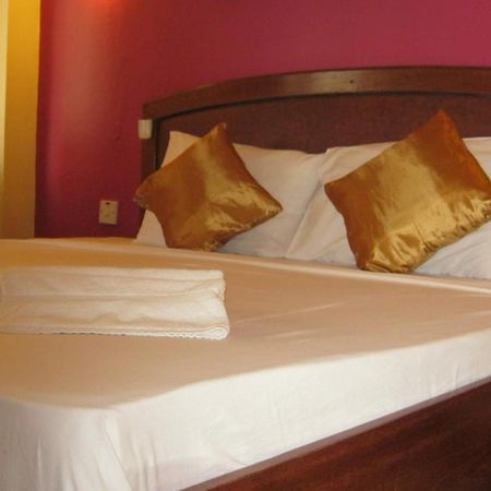 Iris Hotel Dar Es Salaam Exteriör bild